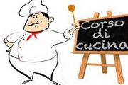 immagine di un cuoco con insegna e scritta "corso di cucina"