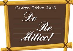 disegno di una lavagna in legno con sritta "Centro Estivo 2013 Do Re Mitico!"