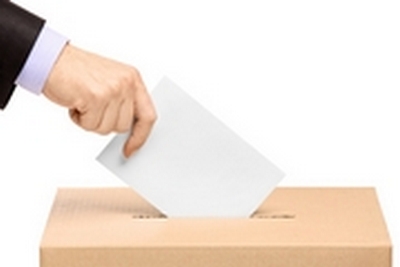 immagine stilizzata elettori che votano