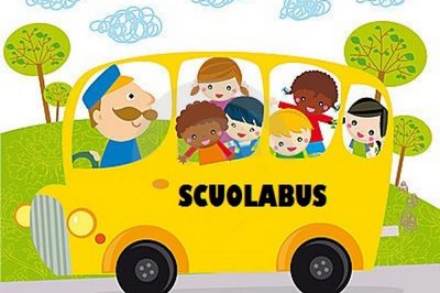 immagine con bambini sullo scuolabus