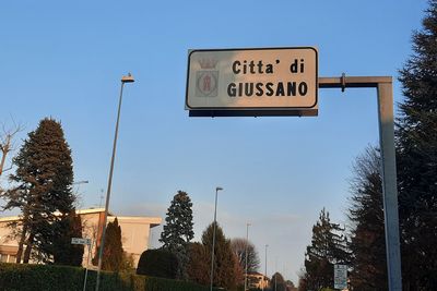 Cartello ingresso in Giussano