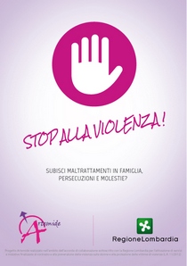  Mano aperta stilizzata su sfondo rosa e scritta "Stop alla violenza!"