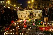 fiori e candele a Bruxelles per commemorare le vittime