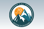logo del 70° Cai sezione di Giussano con cime di due montagne