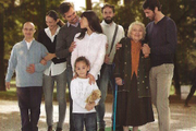  Stralcio della locandina con gruppo di persone giovani, anziane e disabili con il logo di Regione Lombardia