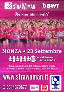 Locandina con foto di donne che corrono su sfondo rosa e scritta "StraWoman"