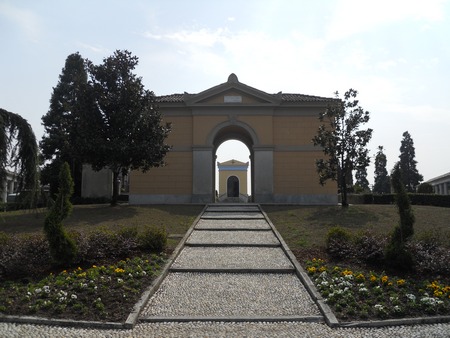 viale d'accesso al cimitero di Giussano