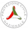 Logo della Protezione Civile Nazionale formato dalla scritta proteziine civile nella parte alta del cerchio in colore grigio e nella parte sotto la scritta nazionale, al centro la bandiera d'italia forma con le tre strisce una lettra a incrociata