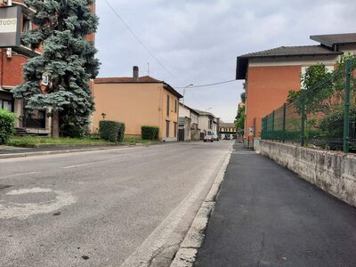 Foto di uno dei marciapiedi riqualificati in via Piave